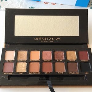 ABH Soft Glam Palette